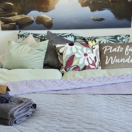 Stadtnahes Gaestezimmer Im Penthouse Bei Esi 투빈겐 외부 사진