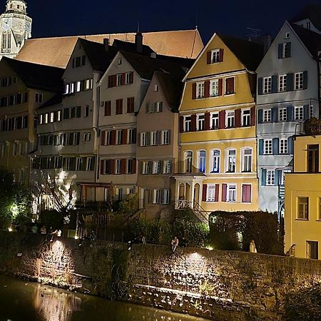 Stadtnahes Gaestezimmer Im Penthouse Bei Esi 투빈겐 외부 사진