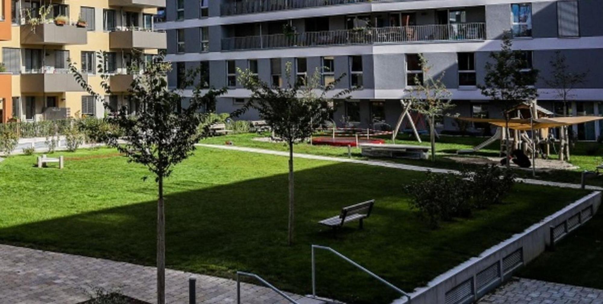 Stadtnahes Gaestezimmer Im Penthouse Bei Esi 투빈겐 외부 사진