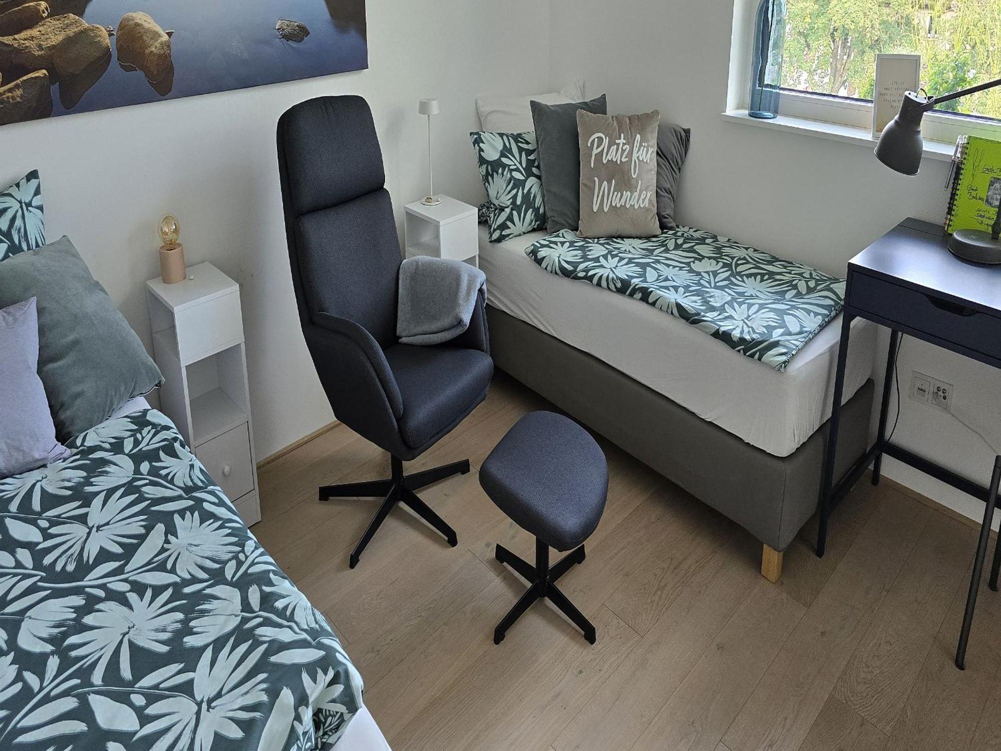 Stadtnahes Gaestezimmer Im Penthouse Bei Esi 투빈겐 외부 사진